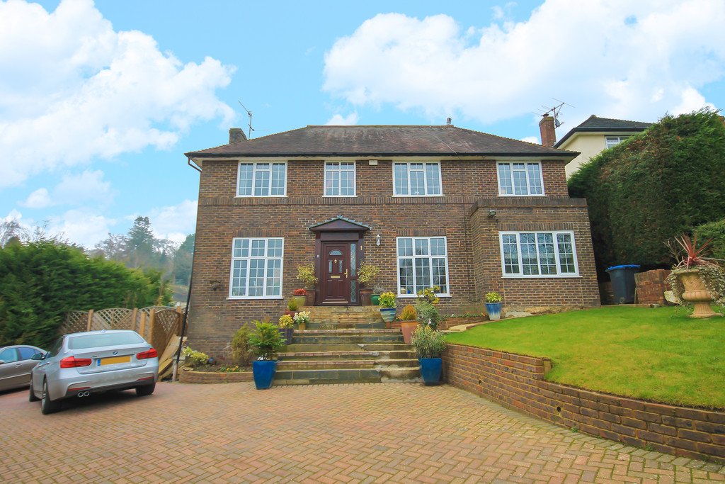 251 Cole's Estate Agents